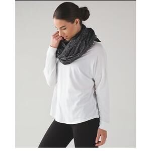 Lululemon Vinyasa Scarf Wrap Black White Stretchy Adjustable Athleisure Convert